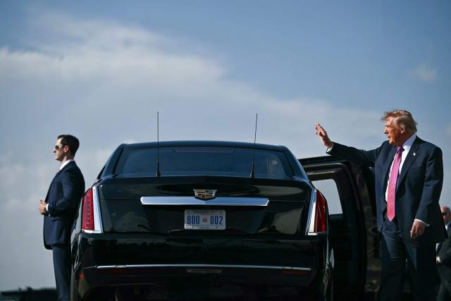 US President Donald Trump waves before entering his limousine upon arrrival at Ellington Airport in Houston, Texas, on August 27, 2026. Trump is in Houston to headline a Republican National Committee (RNC) fundraiser to boost Ken Paxton's US Senate campaign. (Photo by Kent NISHIMURA / AFP)