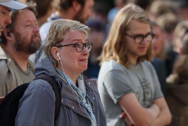 Mourners gather to pay tribute to King Harald V of Norway who passed away, at the Royal Palace square in Oslo on August 28, 2026. King Harald V of Norway, who died on August 28, 2026 aged 89, remained a unifying figure in his country until the very end, a pillar of stability amid a string of family scandals that tarnished the final years of his reign. (Photo by Odd ANDERSEN / AFP)