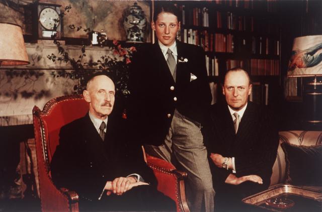 Picture taken on June 17, 1952 in Oslo, Norway, shows three generations of the the Norwegian Royals (L-R) King Haakon VII, Prince Harald (later King Harald V) and Crown Prince Olav (later King Olav V.). Norway's King Harald V, Europe's oldest reigning monarch, died on August 28, 2026 at the age of 89, the royal palace announced. (Photo by SCANPIX / NTB / AFP) / Norway OUT