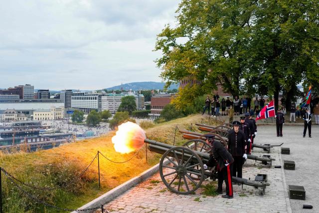 The Norwegian Armed Forces honor King Harald V with a funeral salute of 21 shots fired at 30-second intervals from Akershus Fortress at 12 noon in Oslo on August 28, 2026. King Harald V of Norway, who died on August 28, 2026 aged 89, remained a unifying figure in his country until the very end, a pillar of stability amid a string of family scandals that tarnished the final years of his reign. (Photo by Fredrik Varfjell / NTB / AFP) / Norway OUT