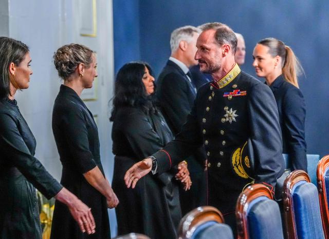 Norway's new King Haakon VIII and Norway's Crown Princess Ingrid Alexandra greet members of the Norwegian government during an extraordinary cabinet meeting at the Royal Palace, following the death of King Harald V, in Oslo, Norway, on August 28, 2026. King Harald V of Norway, who died on August 28, 2026 aged 89, remained a unifying figure in his country until the very end, a pillar of stability amid a string of family scandals that tarnished the final years of his reign. (Photo by Lise Åserud / NTB / AFP) / Norway OUT