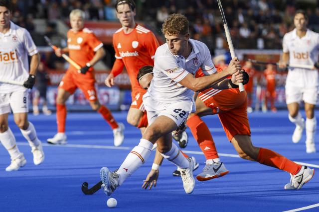Spain's Pol Cabre-Verdiell of Spain (front) fights for the ball with Netherlands' Duco Telgenkamp (rear) during the 2026 FIH Men's Hockey World Cup semi-final match between Netherlands and Spain at the Wagener Stadium in Amstelveen, western Netherlands, on August 28, 2026. (Photo by Bas Czerwinski / ANP / AFP) / Netherlands OUT