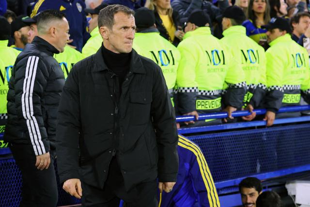 Boca Juniors' head coach Rodolfo Arruabarrena looks on ahead of the Argentine Professional League 2026 Clausura tournament football match between Boca Juniors and Lanus, at La Bombonera stadium in Buenos Aires on August 28, 2026. (Photo by Alejandro PAGNI / AFP)