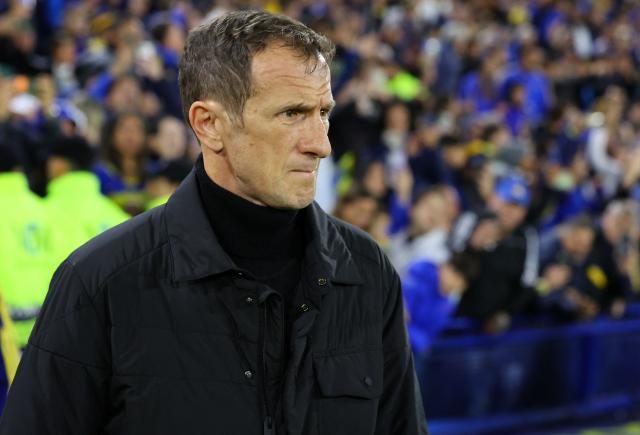 Boca Juniors' head coach Rodolfo Arruabarrena looks on ahead of the Argentine Professional League 2026 Clausura tournament football match between Boca Juniors and Lanus, at La Bombonera stadium in Buenos Aires on August 28, 2026. (Photo by Alejandro PAGNI / AFP)