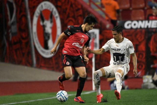 Tijuana's midfielder #10 Gilberto Mora (L) and Pumas' midfielder #21 Uriel Antuna fight for the ball during the Liga MX Apertura tournament football match between Tijuana and Pumas at the Caliente stadium in Tijuana, Baja California state, Mexico, on August 28, 2026. (Photo by Guillermo Arias / AFP)