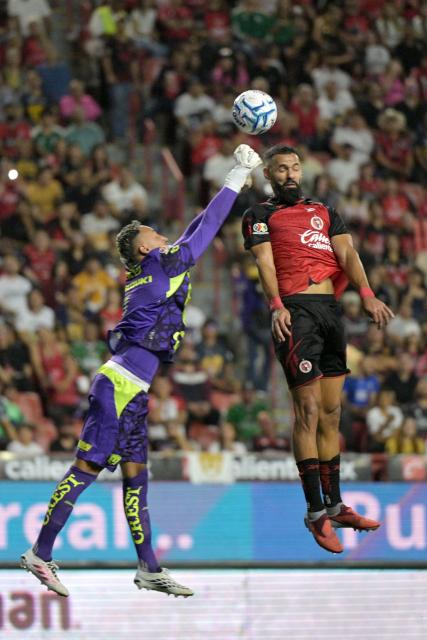 Pumas' Costa Rican goalkeeper #01 Keylor Navas (L) clears the ball past Tijuana's Moroccan forward Mourad El Ghezouani during the Liga MX Apertura tournament football match between Tijuana and Pumas at the Caliente stadium in Tijuana, Baja California state, Mexico, on August 28, 2026. (Photo by Guillermo Arias / AFP)