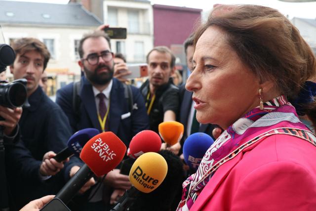 Former French presidential candidate and former minister of ecology Segolene Royal delivers remarks to journalists as she arrives to attend the French left-wing Socialist Party (PS) summer camp in Blois, center France on August 29, 2026. The Parti Socialiste (PS - Socialist Party) kicked off its annual summer gathering in Blois on August 28, with the planned primary of the broader left-wing socialist and democratic camp firmly in focus. For now, Place Publique leader Raphael Glucksmann is seen as the frontrunner, having secured the backing of several prominent figures, including Boris Vallaud, head of the Socialist deputies in the National Assembly. (Photo by ALAIN JOCARD / AFP)