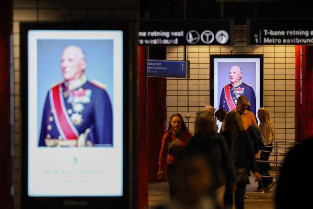 A portrait of Norway's late King Harald V is seen inside a public transport station in Oslo on August 29, 2026, after the monarch's passing. King Harald V of Norway, who died on August 28, 2026 aged 89, remained a unifying figure in his country until the very end, a pillar of stability amid a string of family scandals that tarnished the final years of his reign. (Photo by Odd ANDERSEN / AFP)