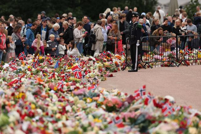 Mourners gather at a makeshift memorial outside the Royal Palace in Oslo on August 29, 2026, in tribute to Norway's King Harald V, following the monarch's passing. King Harald V of Norway, who died on August 28, 2026 aged 89, remained a unifying figure in his country until the very end, a pillar of stability amid a string of family scandals that tarnished the final years of his reign. (Photo by Odd ANDERSEN / AFP)