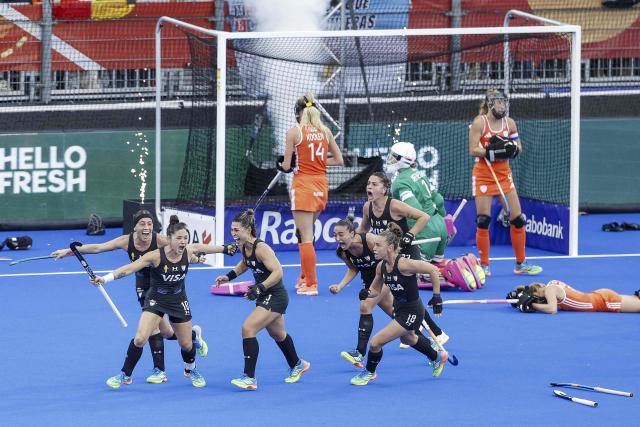 Argentina's players celebrate after scoring their team's first goal during the 2026 FIH Women's Hockey World Cup Final match between Netherlands and Argentina at the Wagener Stadium in Amstelveen, western Netherlands on August 29, 2026. (Photo by Bas CZERWINSKI / ANP / AFP) / Netherlands OUT