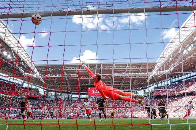 Leipzig's Norwegian forward #07 Antonio Nusa scores the 2-0 goal past Moenchengladbach's German goalkeeper #01 Moritz Nicolas during the German first division Bundesliga football match between RB Leipzig and Borrusia Moechengladbach in Leipzig, eastern Germany, on August 29, 2026. (Photo by Ronny HARTMANN / AFP) / DFL REGULATIONS PROHIBIT ANY USE OF PHOTOGRAPHS AS IMAGE SEQUENCES AND/OR QUASI-VIDEO  ALTERNATIVE CROP