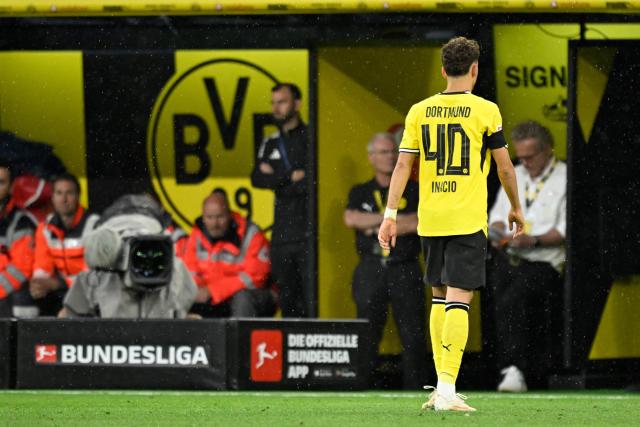 Dortmund's Italian forward #40 Samuele Inacio leaves the pitch after being shown a red card during the German first division Bundesliga football match between BVB Borussia Dortmund and Hamburg SV in Dortmund, western Germany on August 29, 2026. (Photo by INA FASSBENDER / AFP) / DFL REGULATIONS PROHIBIT ANY USE OF PHOTOGRAPHS AS IMAGE SEQUENCES AND/OR QUASI-VIDEO