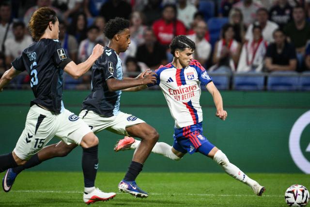 Lyon's Algerian forward #26 Kail Boudache (R) controls the ball during the French L1 football match between Olympique Lyonnais (OL) and Le Havre AC (HAC) at the Groupama Stadium in Decines-Charpieu, central-eastern France on August 29, 2026. (Photo by ARNAUD FINISTRE / AFP)