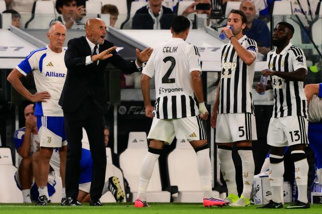 Juventus’ Italian coach Luciano Spalletti (L) instructs Juventus’ Turkish defender #2 Zeki Celik (C) in the technical area during the Italian Serie A football match between Juventus and Parma at the Allianz Stadium in Turin, on August 29, 2026. (Photo by Marco Bertorello / AFP)