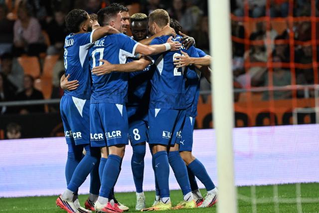Troyes' French forward #20 Renaud Ripart (R) celebrates with teammates after scoring his team's first goal during the French L1 football match between FC Lorient and ESTAC Troyes at the Stade du Moustoir in Lorient, western France, on August 29, 2026. (Photo by Sebastien Salom-Gomis / AFP)