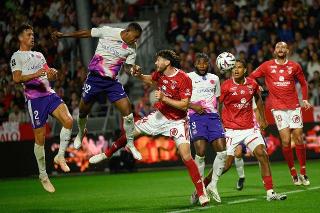 Toulouse's Ivorian defender #12 Christ Tape (2nd L) heads the ball to score his team's second goal during the French L1 football match between Stade Brestois 29 and Toulouse Football Club at the Francis Le Ble stadium in Brest, western France on August 29, 2026. (Photo by Loic VENANCE / AFP)