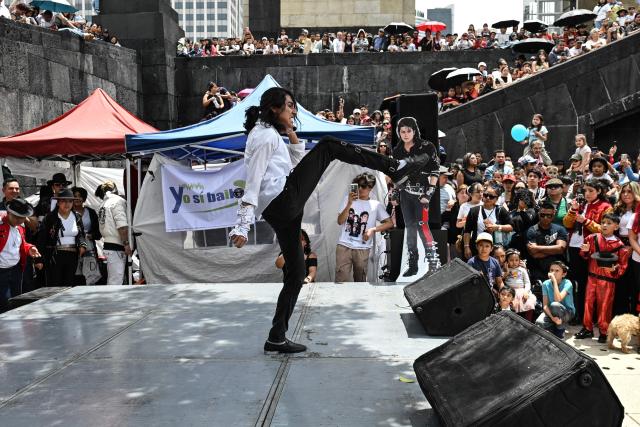 A Mexican fan of the late "King of Pop" Michael Jackson performs during the annual event dubbed "I Do Dance to Thriller", held to mark the anniversary of the singer’s birth, on the esplanade of the Monument to the Revolution in Mexico City on August 29, 2026. (Photo by Yuri CORTEZ / AFP)