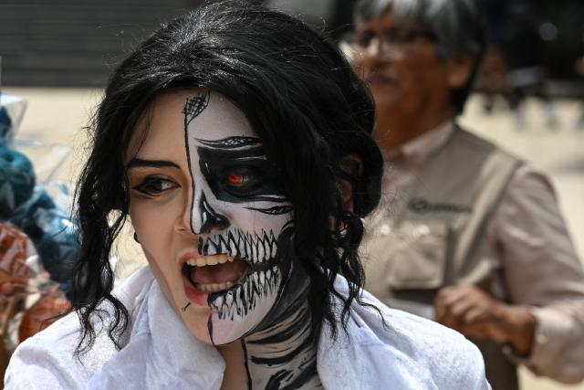 A Mexican fan of the late "King of Pop" Michael Jackson performs during the annual event dubbed "I Do Dance to Thriller", held to mark the anniversary of the singer’s birth, on the esplanade of the Monument to the Revolution in Mexico City on August 29, 2026. (Photo by Yuri CORTEZ / AFP)