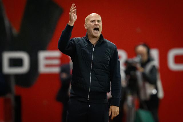 Toulouse's Danish headcoach Jens Berthel Askou gestures during the French L1 football match between Stade Brestois 29 and Toulouse Football Club at the Francis Le Ble stadium in Brest, western France on August 29, 2026. (Photo by Loic VENANCE / AFP)