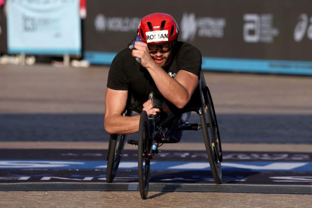 Daniel Romanchuk of the USA reacts as he crosses the finish line to win the Men’s wheelchair category of the 2026 Sydney Marathon in Sydney on August 30, 2026. (Photo by DAVID GRAY / AFP)