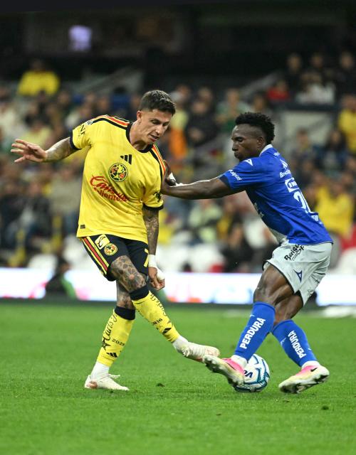 America's Uruguayan midfielder #07 Brian Rodriguez AND Puebla's Colombian forward #26 Kevin Velasco fight for the ball during the Liga MX Apertura tournament football match between America and Puebla, at Bannorte stadium in Mexico City on August 29, 2026. (Photo by YURI CORTEZ / AFP)