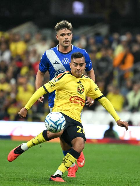 America's midfielder #28 Erick Sanchez AND Puebla's Uruguayan midfielder #10 Mathias Tomas fight for the ball during the Liga MX Apertura tournament football match between America and Puebla, at Bannorte stadium in Mexico City on August 29, 2026. (Photo by YURI CORTEZ / AFP)