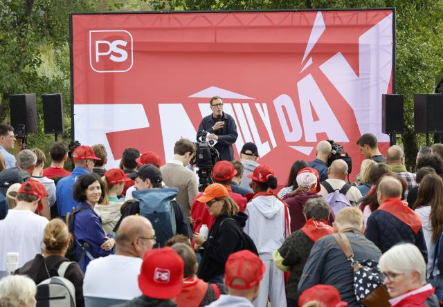 President of Belgium's Partie Socialiste Paul Magnette delivers a speech during a 'family day' at  Adventure Valley in Durbuy on August 30, 2026. (Photo by NICOLAS MAETERLINCK / Belga / AFP) / Belgium OUT