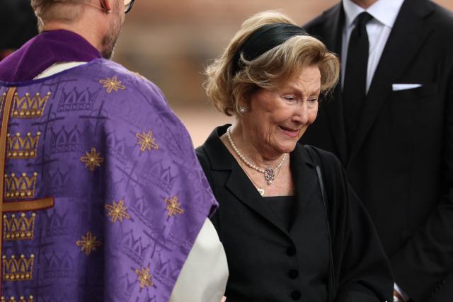 Norway's Queen Sonja (R) walks past Dean Oyvind Stabrun as she leaves Asker Church after attending a memorial church service for her late husband, King Harald V, in Asker, Norway, on August 30, 2026. King Harald V of Norway, who died on August 28, 2026 aged 89, remained a unifying figure in his country until the very end, a pillar of stability amid a string of family scandals that tarnished the final years of his reign. (Photo by Odd ANDERSEN / AFP)