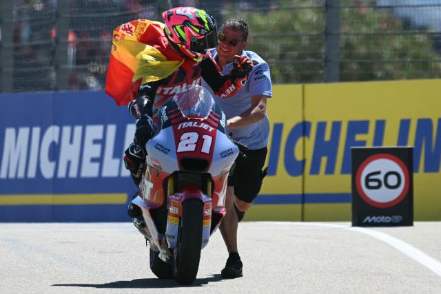 Team QJMOTOR Gresini Moto2's Alonso Lopez celebrates winning the Moto2 race during the Aragon MotoGP Grand Prix at the Motorland circuit in Alcaniz, northeastern Spain, on August 30, 2026. (Photo by JOSE JORDAN / AFP)