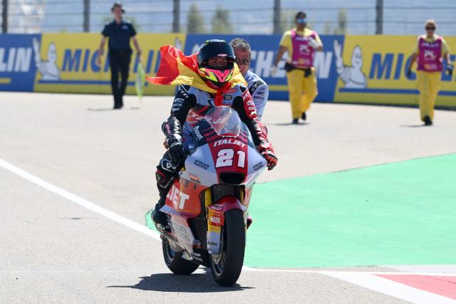 Team QJMOTOR Gresini Moto2's Alonso Lopez celebrates winning the Moto2 race during the Aragon MotoGP Grand Prix at the Motorland circuit in Alcaniz, northeastern Spain, on August 30, 2026. (Photo by JOSE JORDAN / AFP)