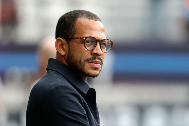 Paris FC's English headcoach Liam Rosenior looks on before the French L1 football match between Paris FC and OGC Nice at the Stade Jean-Bouin in Paris on August 30, 2026. (Photo by Thomas SAMSON / AFP)