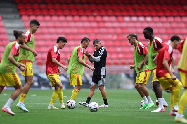 Le mans' players warm up prior to the French L1 football match between Stade Rennais FC and Le Mans FC at the Roazhon Park stadium in Rennes, western France, on August 30, 2026. (Photo by Alain JOCARD / AFP)