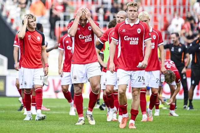 Royal Antwerp's players react after losing the Belgian "Pro League" First Division football match between Antwerp and Sint-Truidense VV (STVV) at Bosuilstadion in Antwerp on August 30, 2026. (Photo by Tom Goyvaerts / BELGA / AFP) / Belgium OUT