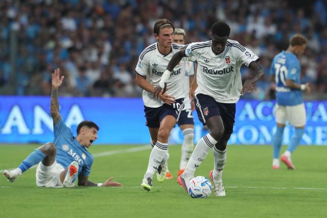 Como's Senegalese forward #11 Assane Diao controls the ball during the Italian Serie A football match between Napoli and Como at the Diego Armando Maradona stadium in Naples on August 30, 2026. (Photo by Carlo Hermann / AFP)