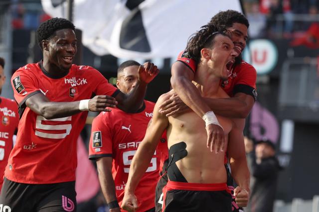 Rennes' French forward #09 Esteban Lepaul (R) celebrates scoring his team's third goal during the French L1 football match between Stade Rennais FC and Le Mans FC at the Roazhon Park stadium in Rennes, western France, on August 30, 2026. (Photo by Alain JOCARD / AFP)