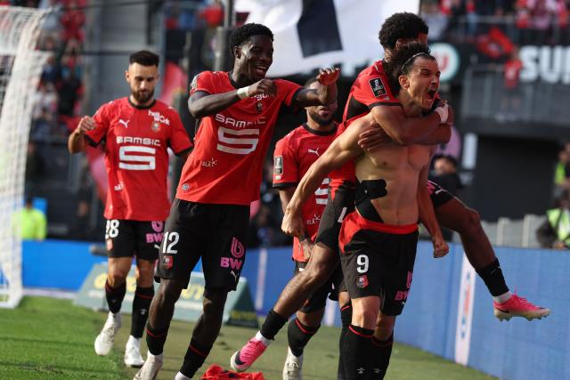 Rennes' French forward #09 Esteban Lepaul (R) celebrates scoring his team's third goal during the French L1 football match between Stade Rennais FC and Le Mans FC at the Roazhon Park stadium in Rennes, western France, on August 30, 2026. (Photo by Alain JOCARD / AFP)