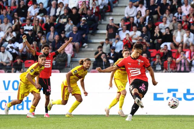 Rennes' French forward #09 Esteban Lepaul shoots a penalty kick and scores his team's third goal during the French L1 football match between Stade Rennais FC and Le Mans FC at the Roazhon Park stadium in Rennes, western France, on August 30, 2026. (Photo by Alain JOCARD / AFP)