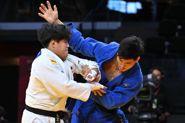 Japan's Tetta Hamada (white) and Uzbekistan's Ernazar Sarsenbaev compete in the men's under 100kg bronze medal bout at the Lausanne Grand Slam judo tournament, part of the IJF World Judo Tour, in Prilly on August 30, 2026. (Photo by Fabrice COFFRINI / AFP)