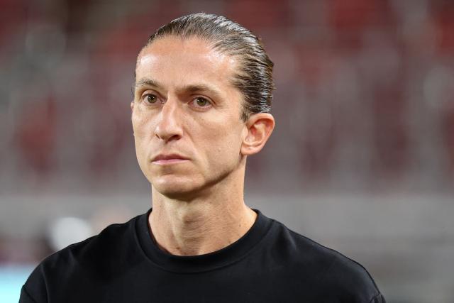 Monaco's Brazilian head coach Filipe Luis looks on during the French L1 football match between AS Monaco and Olympique de Marseille (OM) at the Stade Louis II in the Principality of Monaco on August 30, 2026. (Photo by Valery HACHE / AFP)