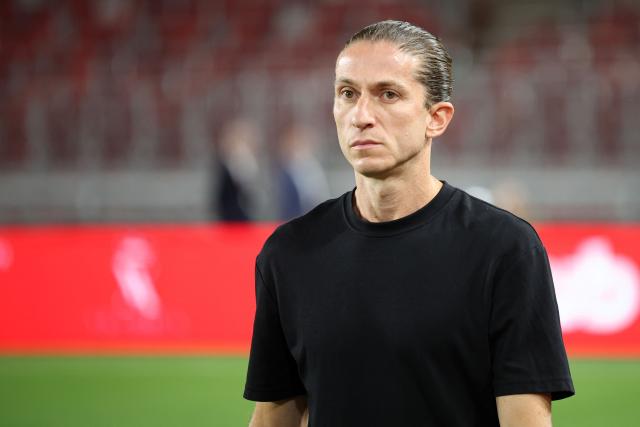 Monaco's Brazilian head coach Filipe Luis looks on during the French L1 football match between AS Monaco and Olympique de Marseille (OM) at the Stade Louis II in the Principality of Monaco on August 30, 2026. (Photo by Valery HACHE / AFP)