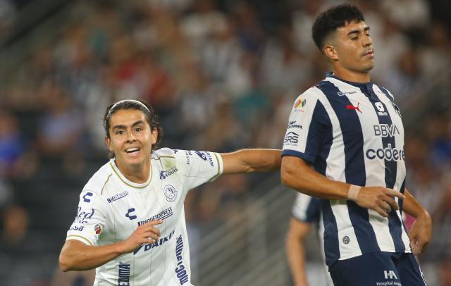 San Luis' US midfielder #11 David Rodriguez celebrates after scoring the opening goal during the Liga MX Apertura tournament football match between Monterrey and San Luis, at BBVA stadium in Guadalupe, state of Nuevo Leon, Mexico on August 30, 2026. (Photo by Julio Cesar AGUILAR / AFP)