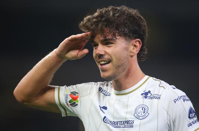 San Luis' Spain forward #22 Rafa Llorente celebrates after scoring his team's second goal during the Liga MX Apertura tournament football match between Monterrey and San Luis, at BBVA stadium in Guadalupe, state of Nuevo Leon, Mexico on August 30, 2026. (Photo by Julio Cesar AGUILAR / AFP)