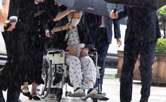 Unification Church leader Han Hak-ja (C in wheelchair) arrives for the sentencing hearing on allegations of bribery and political funding, at the Seoul Central District Court in Seoul on August 31, 2026. (Photo by JEON HEON-KYUN / POOL / AFP)