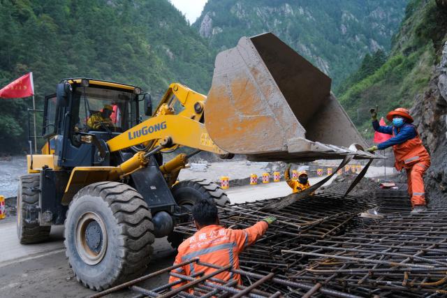 Workers move steel reinforcement cages to be used for stabilizing the mudslide-damaged road which leads to Gyirong Port in Gyirong County, in China’s western Tibet region on August 30, 2026. (Photo by CNS / AFP) / China OUT