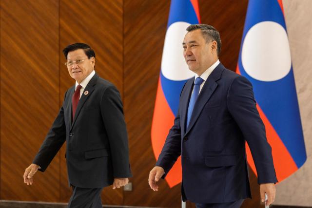 Kyrgyzstan's President Sadyr Japarov (R) and Laotian President Thongloun Sisoulith walk during the expanded meeting of the Council of Heads of State of the Shanghai Cooperation Organisation (SCO) member states in Bishkek on August 31, 2026. (Photo by BYAMBA-OCHIR / AFP)