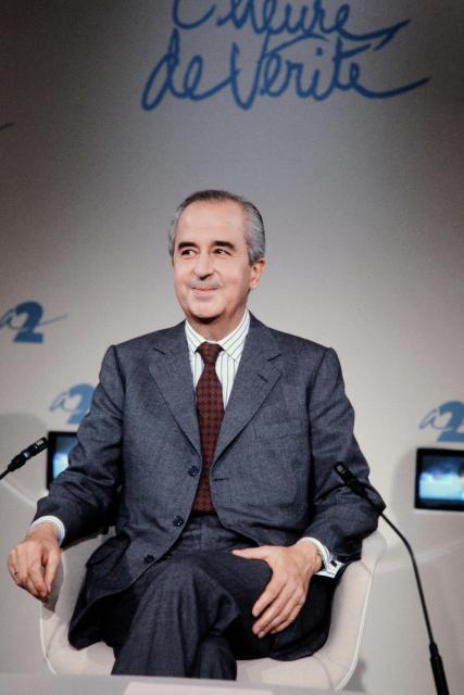 (FILES) French Economy Minister Edouard Balladur attends the TV show "L'Heure de Vérité" (The moment of truth) on the set of the France 2 television channel in Paris, on September 10, 1986. Former Prime Minister Edouard Balladur died on August 31, 2026 in Paris at the age of 97, his family told AFP. (Photo by Derrick CEYRAC / AFP)