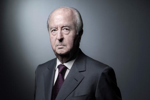 (FILES) French former Prime Minister Edouard Balladur poses during a photo session in Paris on June 4, 2018. Former Prime Minister Edouard Balladur died on August 31, 2026 in Paris at the age of 97, his family told AFP. (Photo by JOEL SAGET / AFP)