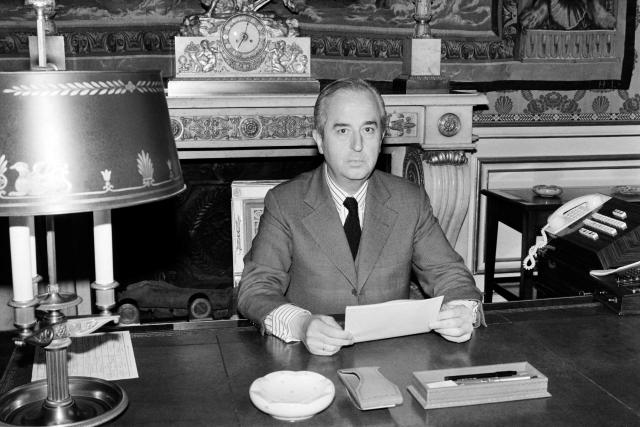 (FILES) French Economy Minister Edouard Balladur poses on June 6, 1986 at the Ministry of Finance in Paris. Former Prime Minister Edouard Balladur died on August 31, 2026 in Paris at the age of 97, his family told AFP. (Photo by Michel CLEMENT / AFP)