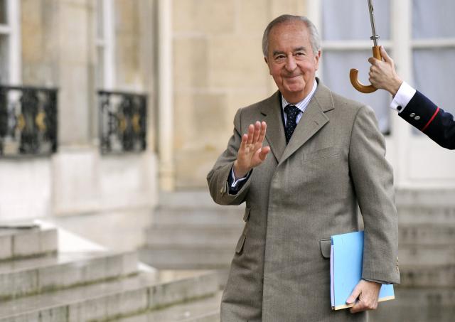 (FILES) Former French Prime Minister Edouard Balladur arrives at the Elysée Palace in Paris  before handing over the report on institutional reform prepared by the committee of experts he chaired, on October 29, 2007. Former Prime Minister Edouard Balladur died on August 31, 2026 in Paris at the age of 97, his family told AFP. (Photo by Eric Feferberg / AFP)