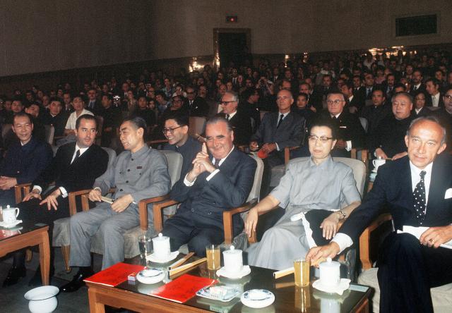 (FILES) French President Georges Pompidou (4th-L) surrounded (L-R) by Edouard Balladur, Chinese Prime Minister Zhu Enlai,  Mrs. Jiang Qing, Chinese leader Mao Zedong's third wife and member of the Politburo, and Jean de Lipkowski, deputy Foreign minister, listens to officials in Beijing at the beginning of his state visit to China, on September 8, 1973. Former Prime Minister Edouard Balladur died on August 31, 2026 in Paris at the age of 97, his family told AFP. (Photo by Pierre GUILLAUD / AFP)